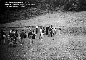 COLO JEUNE FRANCE 1955 rassemblement matinal